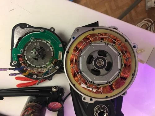 Motor Bafang Ultra para bike elétrica de 1600W aberto, mostrando bobinas de cobre e placa de circuito.