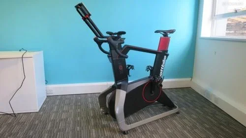 O Wattbike Atom promete precisão de treinamento profissional